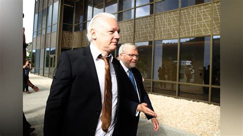 Julian Assange ends stalemate with US, exchanging guilty plea .